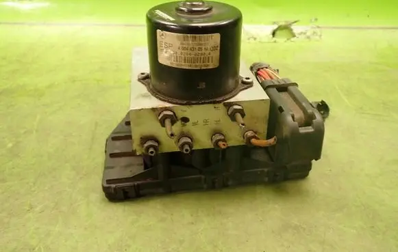 Mercedes-Benz C AMG W203 ABS Pump A2035451632V