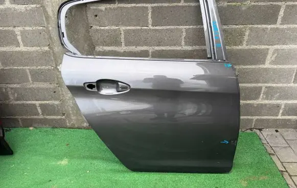 Peugeot 208 II Rear door 