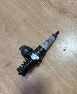 Volkswagen Caddy Fuel injector 0414720313 038130073BN