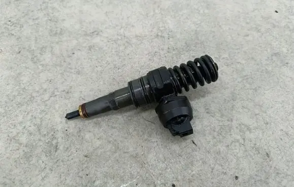 Volkswagen PASSAT B6 Fuel injector 038130073BQ