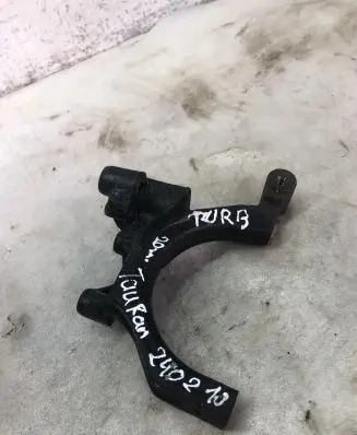 Volkswagen Touran III A/C compressor mount bracket 