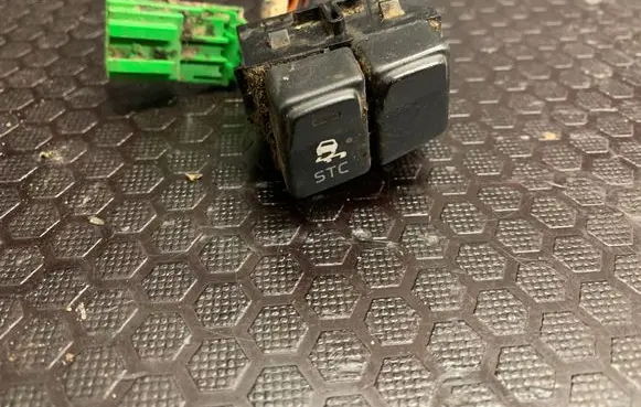 Volvo V50 ESP (stability program) switch 8685380 19206 04W11T1