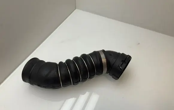 BMW 5 E60 E61 Intercooler hose/pipe 7789048