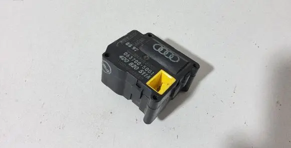 Audi A8 S8 D2 4D Air flap motor/actuator 4D0820511A 0637005001