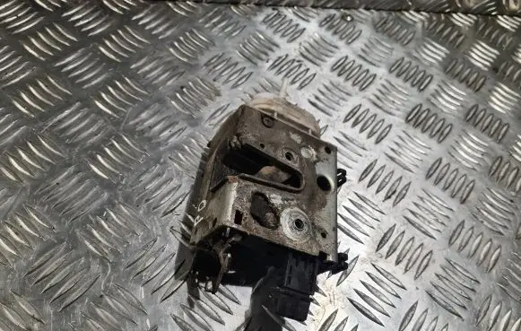 Audi A6 S6 C4 4A Front door lock