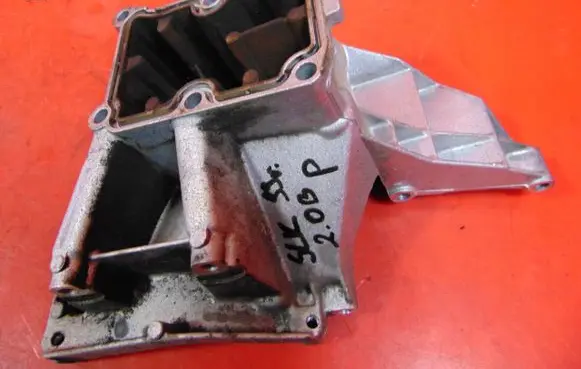 Mercedes-Benz SLK R170 A/C compressor mount bracket R1112361330
