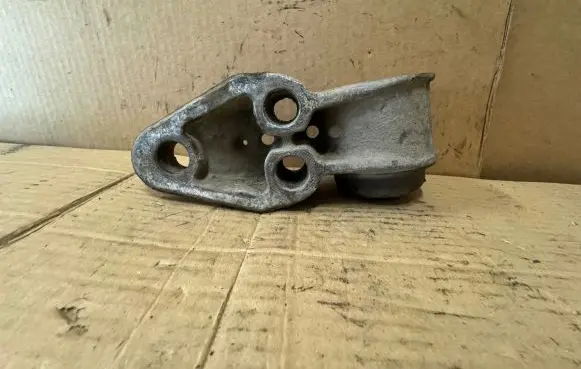 Audi A6 S6 C5 4B Rear axle beam mounts housing 8E0501521H 4B0601525