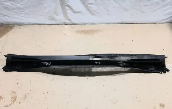 Honda FR-V Wiper trim