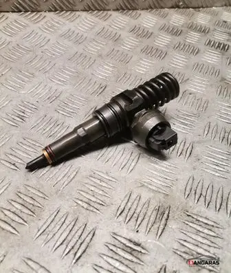 Volkswagen PASSAT B6 Fuel injector 038130073BN