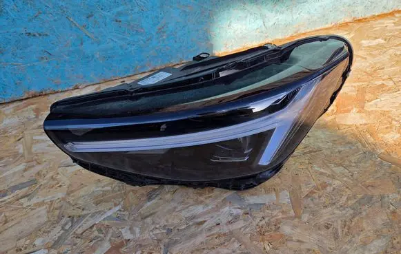 Volvo XC40 Headlight/headlamp 32140402