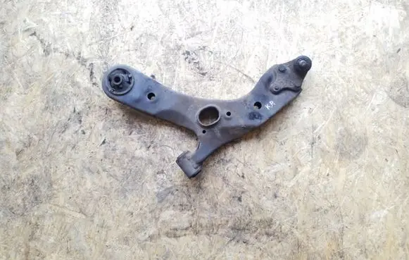 Toyota Avensis T270 Front lower control arm/wishbone