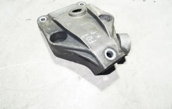 BMW 5 GT F07 Engine mounting bracket 6777623 22116777623