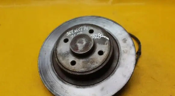 Rear wheel hub spindle/knuckle