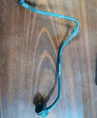 Engine coolant pipe/hose