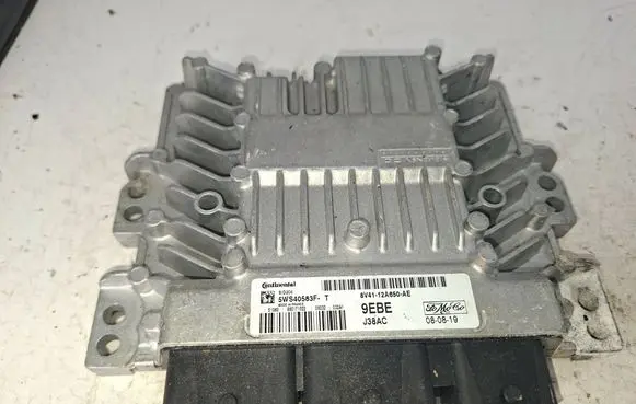 Ford Kuga I Engine control unit/module 8V4112A650AE 9EBE 5WS40583F
