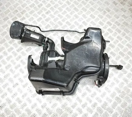Volkswagen Caddy AdBlue liquid reservoir 2K5131877B 2K5131965A
