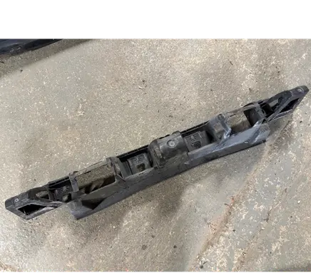Rear bumper mounting bracket