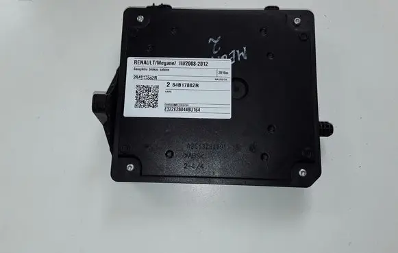 Renault Megane III Fuse module 284B17882R