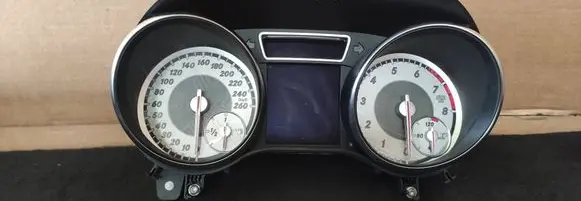Speedometer (instrument cluster)