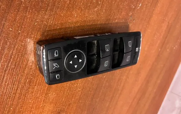 Mercedes-Benz C W204 Electric window control switch A2128208310 819