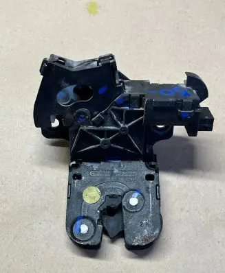 Audi A6 S6 C6 4F Tailgate/trunk/boot lock/catch/latch 8P4827505B