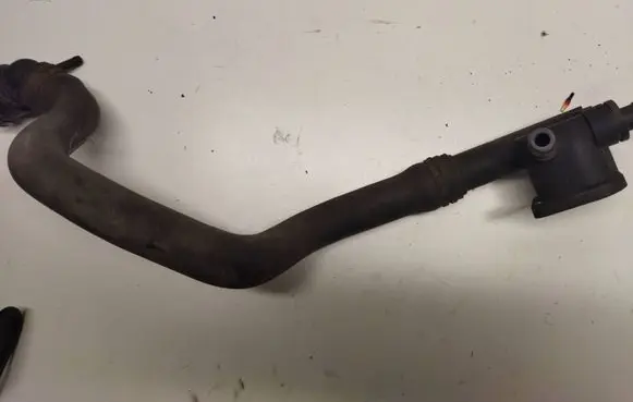 Volkswagen Golf V Engine coolant pipe/hose 038121132D