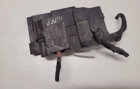 Renault Clio III Relay mounting block 