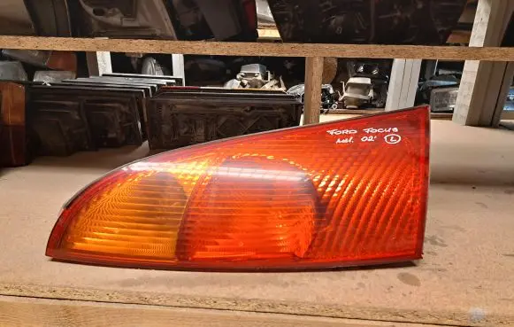 Ford Focus Rear/tail lights 1M5113405
