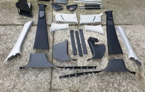 Mercedes-Benz GL X164 (B) pillar trim (top)