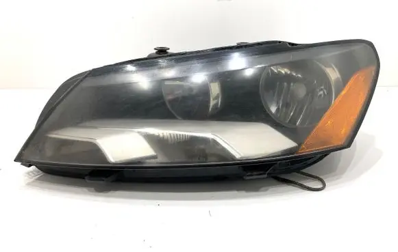 Volkswagen PASSAT B7 Headlight/headlamp 