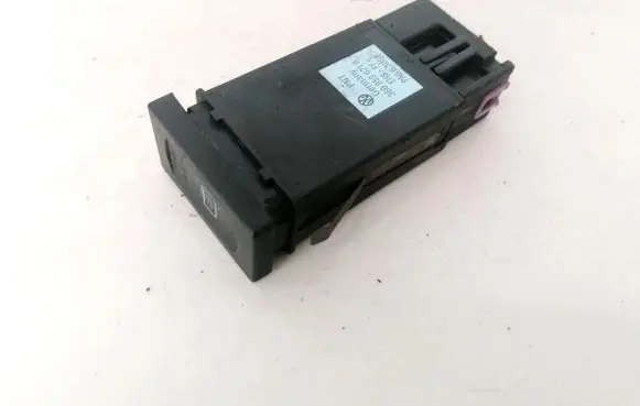 Volkswagen PASSAT B5 Windscreen/window heater switch 3B0959621B