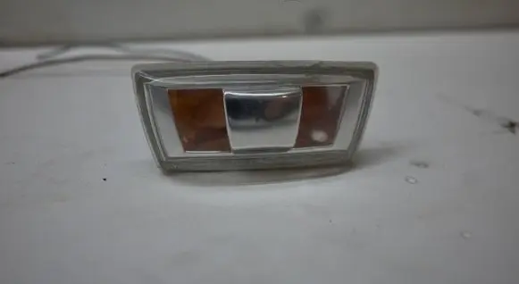 Opel Zafira B Front fender indicator light 13252455