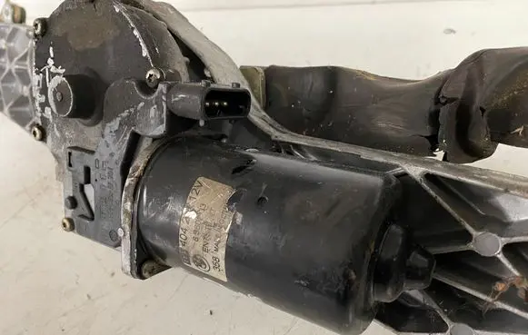 BMW 5 E39 Front wiper linkage and motor 8360603