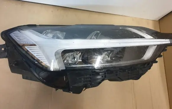 Volvo V60 Headlight/headlamp 32228810