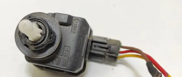 Headlight level adjustment motor