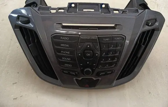 Radio/GPS head unit trim