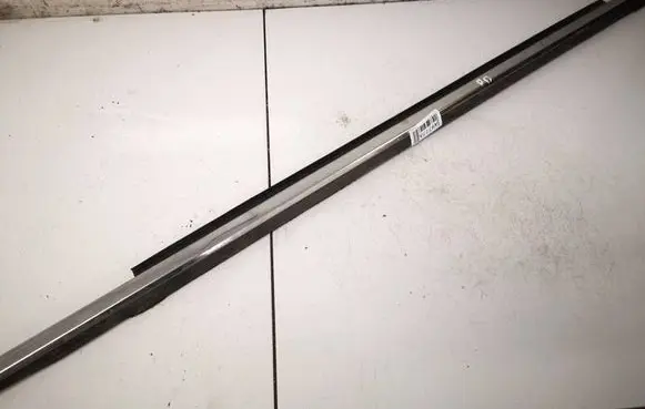 Chrysler Sebring (ST-22 - JR) Front door glass trim molding
