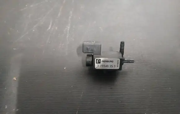 Volvo XC70 Vacuum valve 722240150