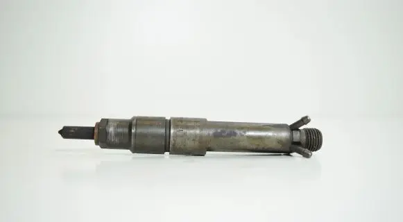 Audi A6 S6 C4 4A Fuel injector 028130201G