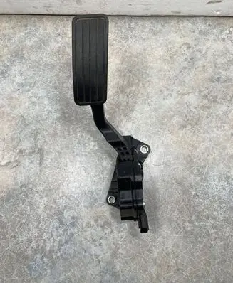 Subaru Forester SH Accelerator throttle pedal 36010SA060 1988007060 10H12B00130