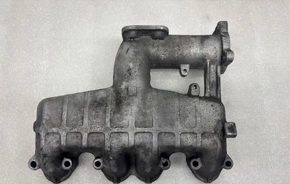 Volkswagen Golf IV Intake manifold 038129713J