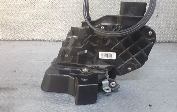 Volvo V50 Front door lock 30753664