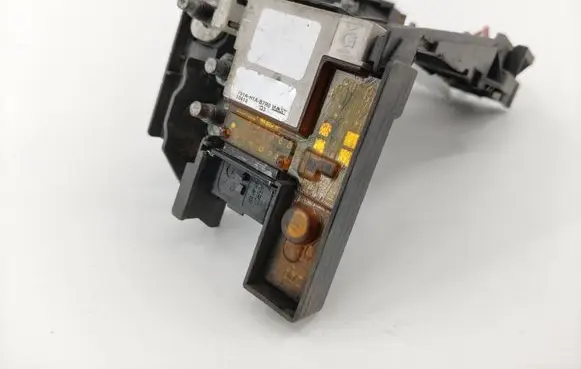 Peugeot 308 Fuse module 28236841