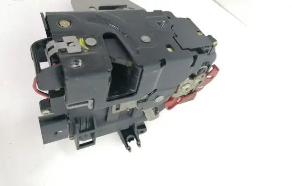 Audi A4 S4 B6 8E 8H Front door lock 8E2837015C