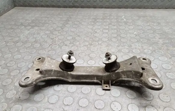 BMW 3 E90 E91 Gearbox mounting bracket 6778058