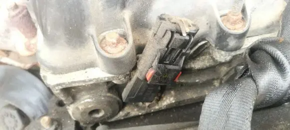 Chrysler PT Cruiser Camshaft position sensor 5293161aa 63576