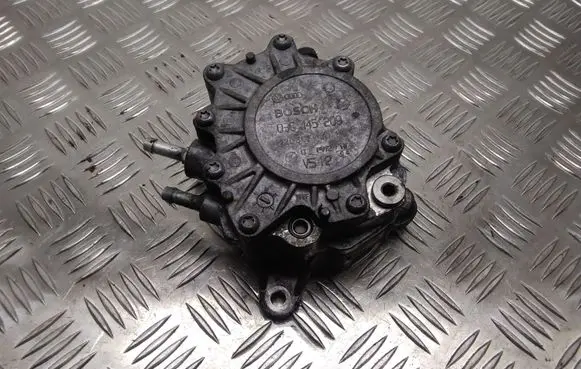 Skoda Octavia Mk2 (1Z) Vacuum pump 03G145209