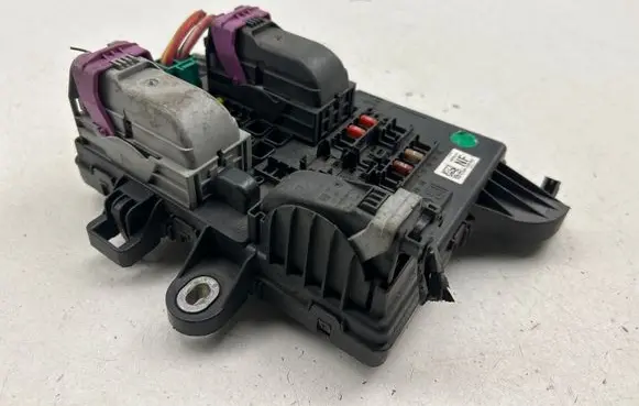 Opel Insignia A Fuse module 13277322 12522626010