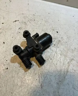 BMW 5 E60 E61 Coolant heater control valve 6920226