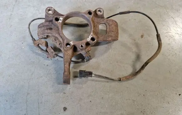 Mitsubishi L200 Front wheel hub spindle knuckle